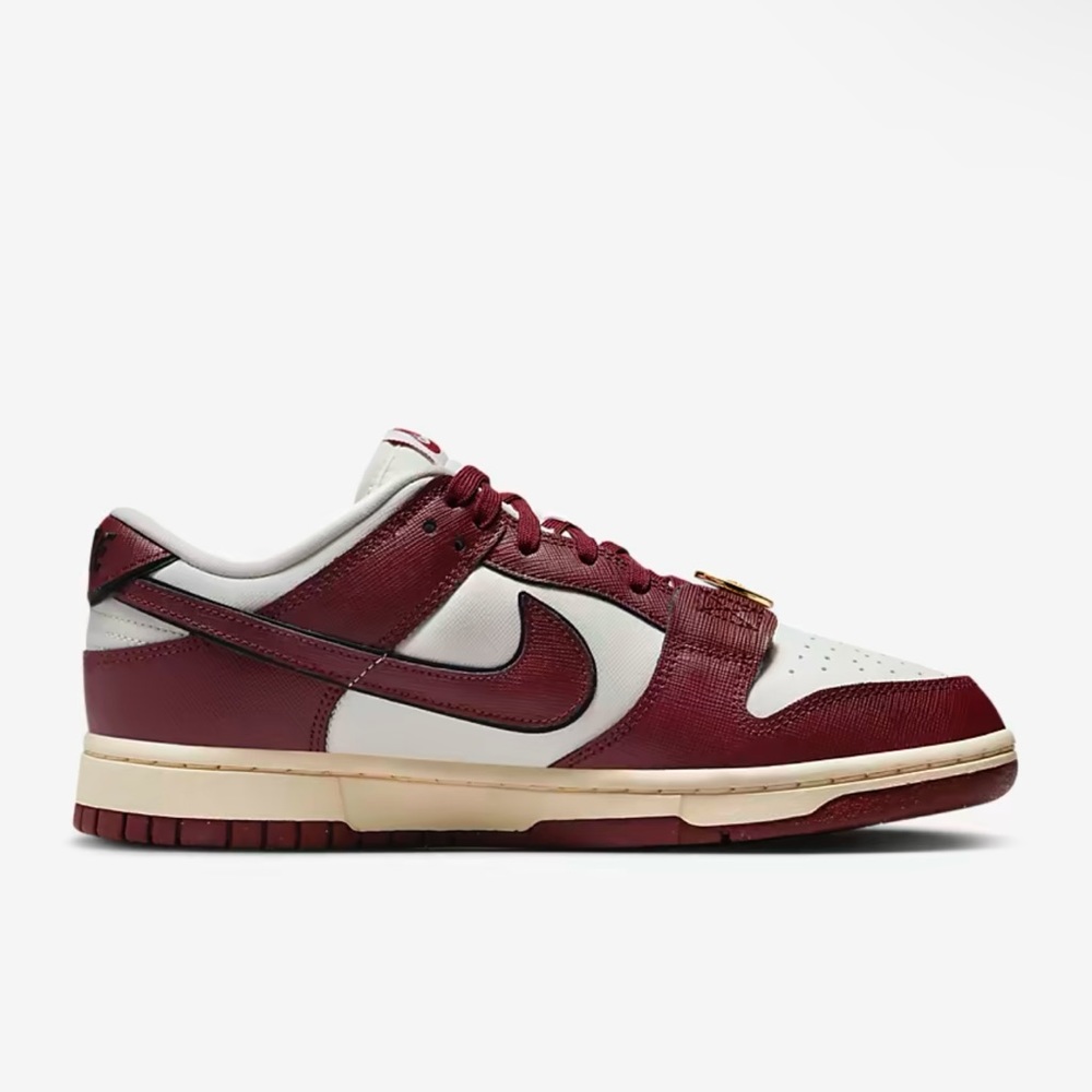 Women's Shoes
Nike Dunk Low SE
